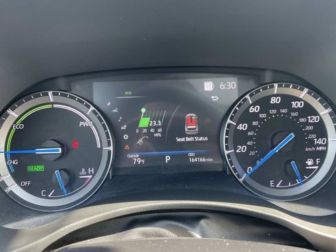 Used 2020 Toyota Highlander XLE AWD/4WD image 29