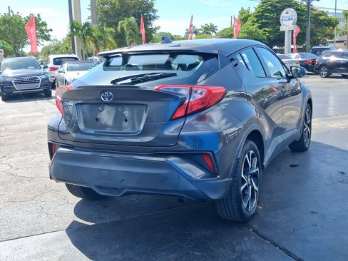 Used 2019 Toyota C-HR XLE FWD image 5
