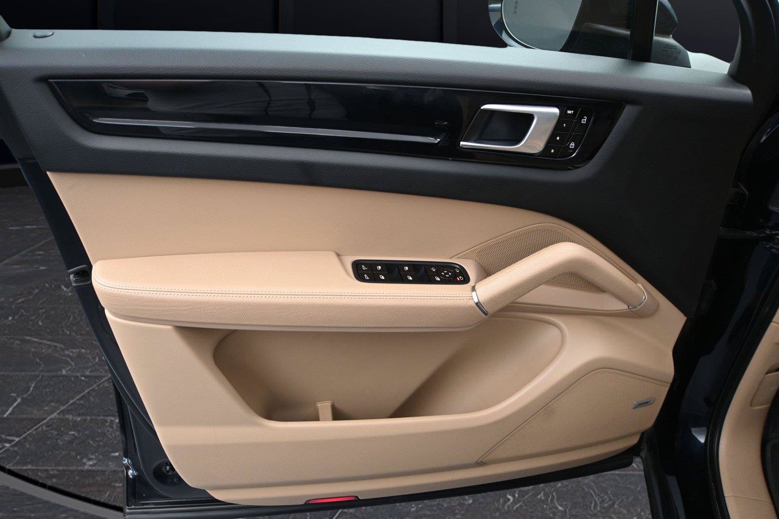 Used 2021 Porsche Cayenne AWD/4WD image 10
