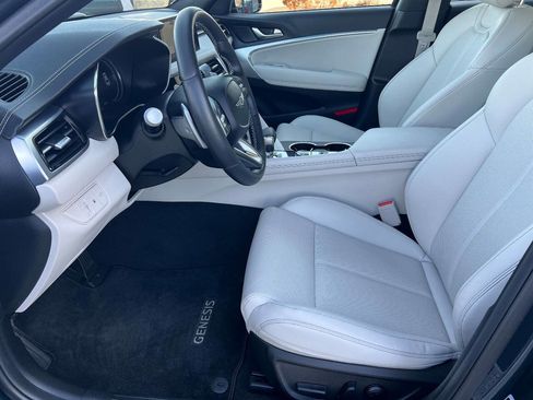 Used 2025 Genesis G70 2.5T image 15