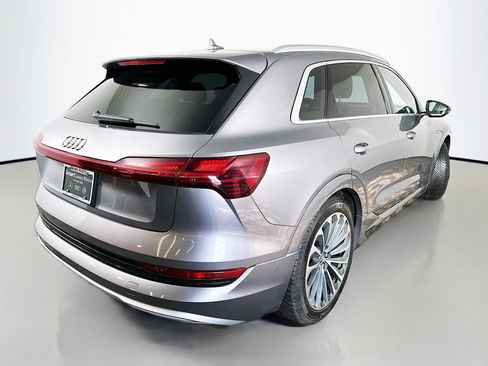 Used 2019 Audi e-tron Prestige w/ Prestige Package image 7