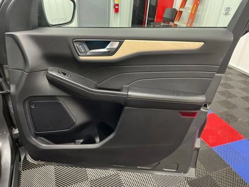 Used 2022 Ford Escape Titanium w/ Titanium Elite Package AWD/4WD image 12