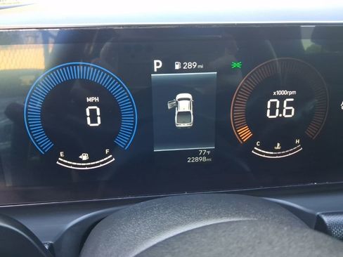 Used 2025 Hyundai Santa Cruz SEL FWD image 2
