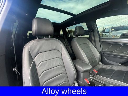 Used 2023 Volkswagen Tiguan SEL R-Line image 29