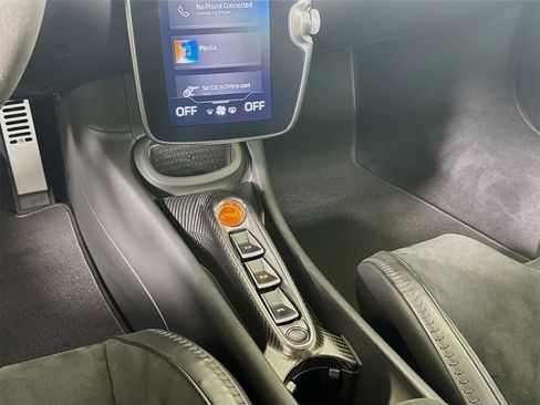 Used 2025 McLaren Artura Performance image 13