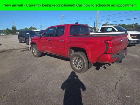 Used 2025 Toyota Tacoma Limited AWD/4WD image 5