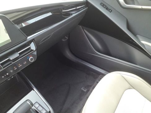 New 2025 Kia Niro EX Touring image 21