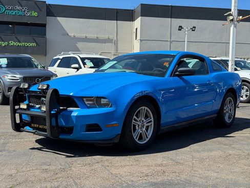 Used 2010 Ford Mustang Coupe RWD image 4