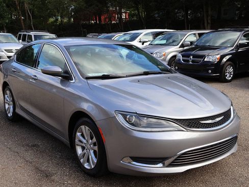 Used 2015 Chrysler 200 Limited w/ Convenience Group FWD image 1
