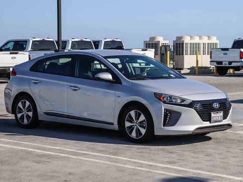Used 2018 Hyundai Ioniq Plug-In Hybrid FWD image 3