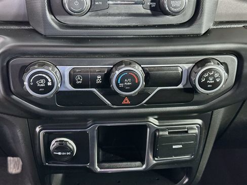 Used 2021 Jeep Wrangler Unlimited Sport AWD/4WD image 15