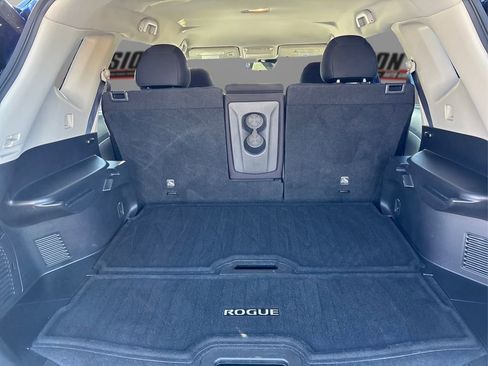 Used 2020 Nissan Rogue SV image 11