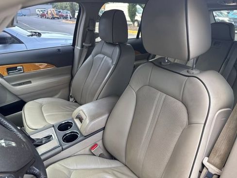 Used 2013 Lincoln MKX FWD image 7