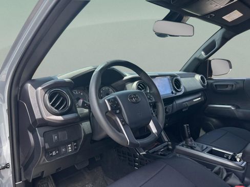 Used 2020 Toyota Tacoma TRD Sport AWD/4WD image 23
