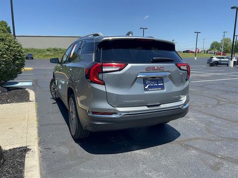 Used 2024 GMC Terrain SLT AWD/4WD image 5