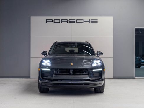 Certified 2026 Porsche Macan AWD/4WD image 10