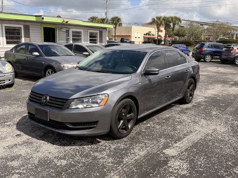 Used 2014 Volkswagen Passat 1.8T Wolfsburg Edition image 8