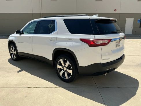 Used 2020 Chevrolet Traverse LT w/ LT Premium Package FWD image 7