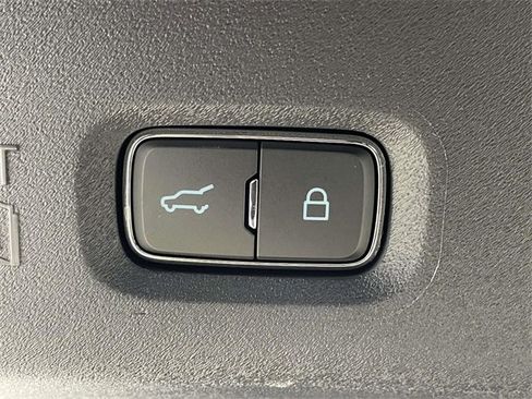 Used 2025 Ford Expedition Active image 11