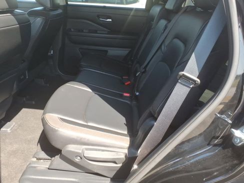 Used 2025 Nissan Pathfinder SL image 9