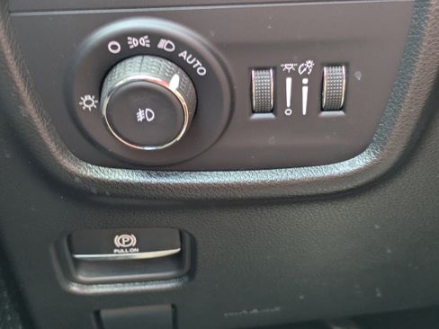 Used 2023 Jeep Grand Cherokee L Limited w/ Luxury Tech Group II image 27