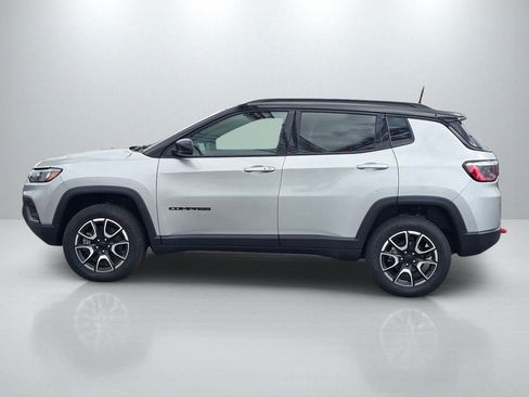 Used 2024 Jeep Compass Trailhawk AWD/4WD image 8