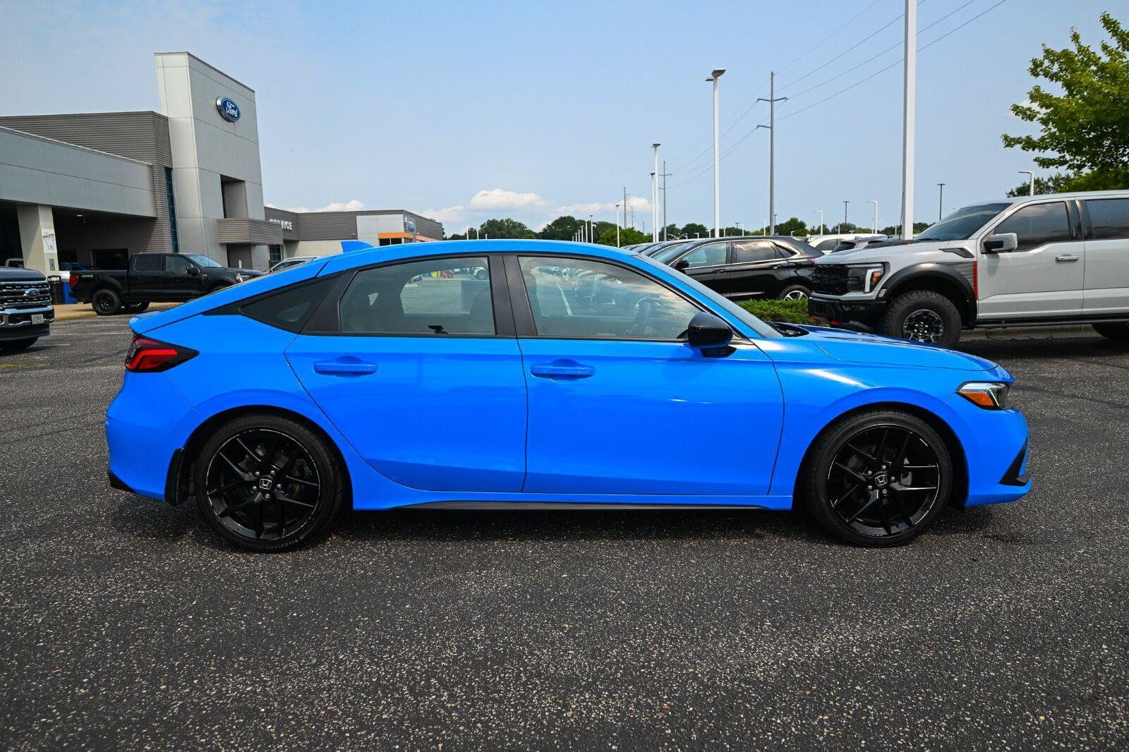 Used 2023 Honda Civic Sport image 3