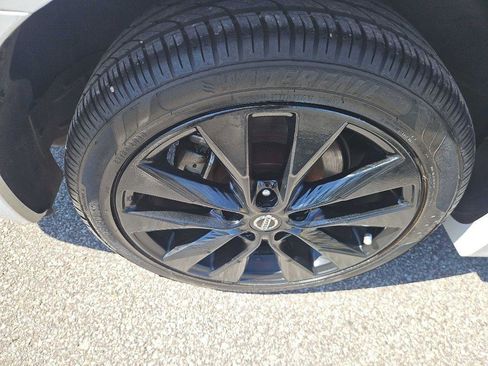 Used 2018 Nissan Sentra SR w/ SR Midnight Edition Package FWD image 28