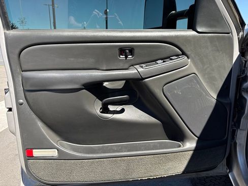 Used 2005 Chevrolet Silverado 2500 LS AWD/4WD image 12