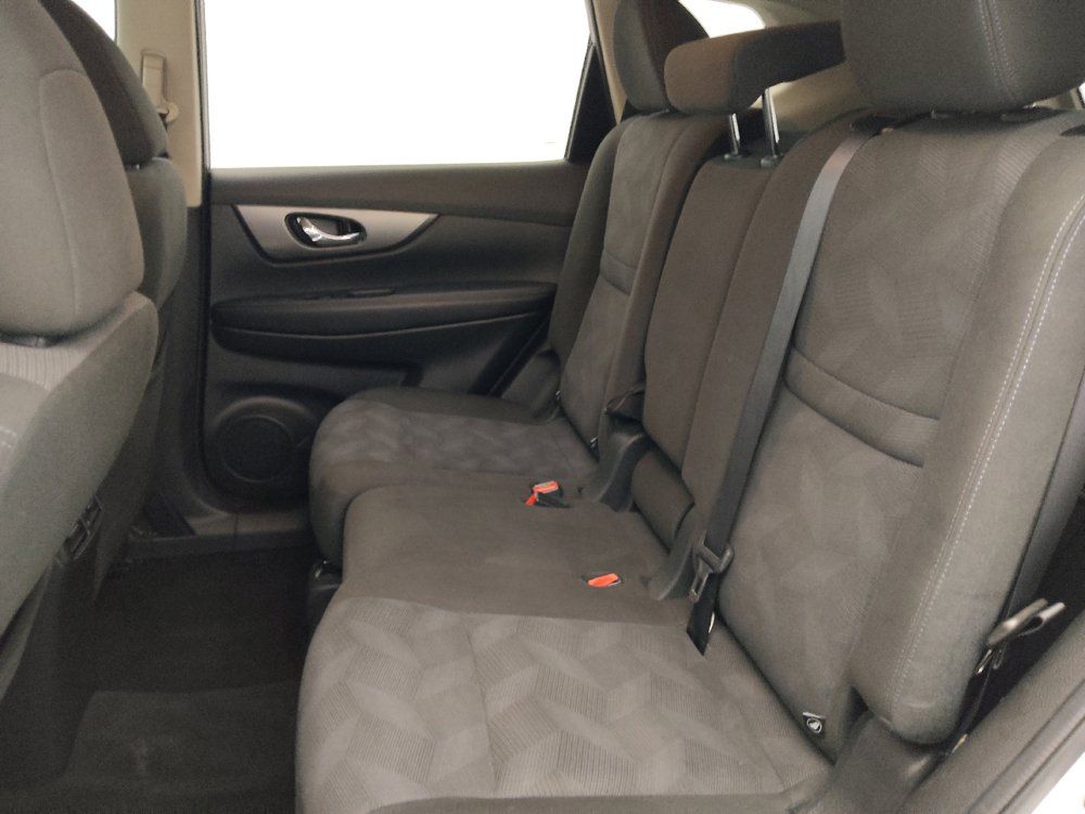 Used 2016 Nissan Rogue S FWD image 18