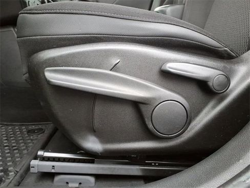 Used 2018 Jeep Renegade Altitude image 15