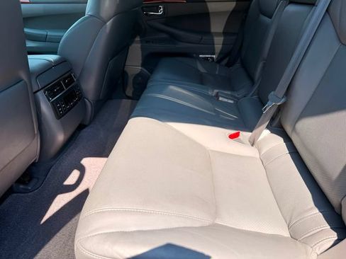 Used 2008 Lexus LX 570 4WD w/ Technology Pkg image 30