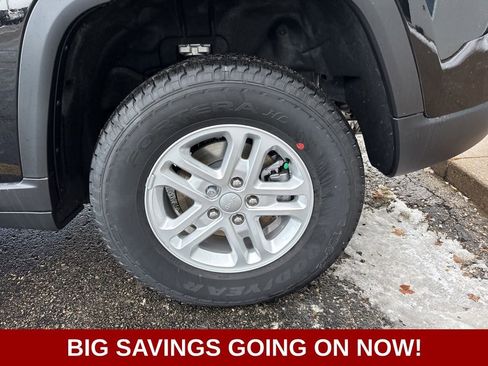 New 2025 Jeep Grand Cherokee Laredo image 16