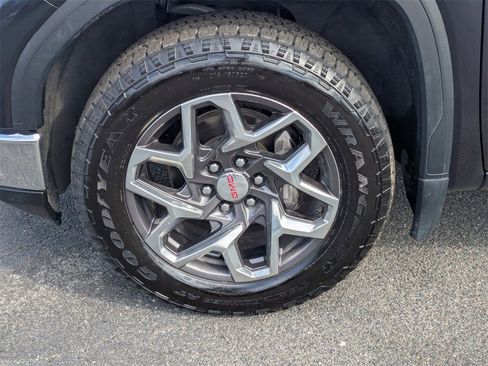 Used 2023 GMC Sierra 1500 SLT image 12