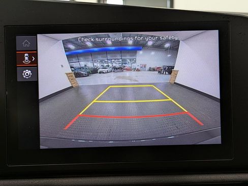 Certified 2024 Kia Niro LX image 13