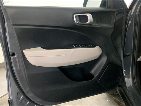 Used 2025 Hyundai Venue SEL FWD image 25