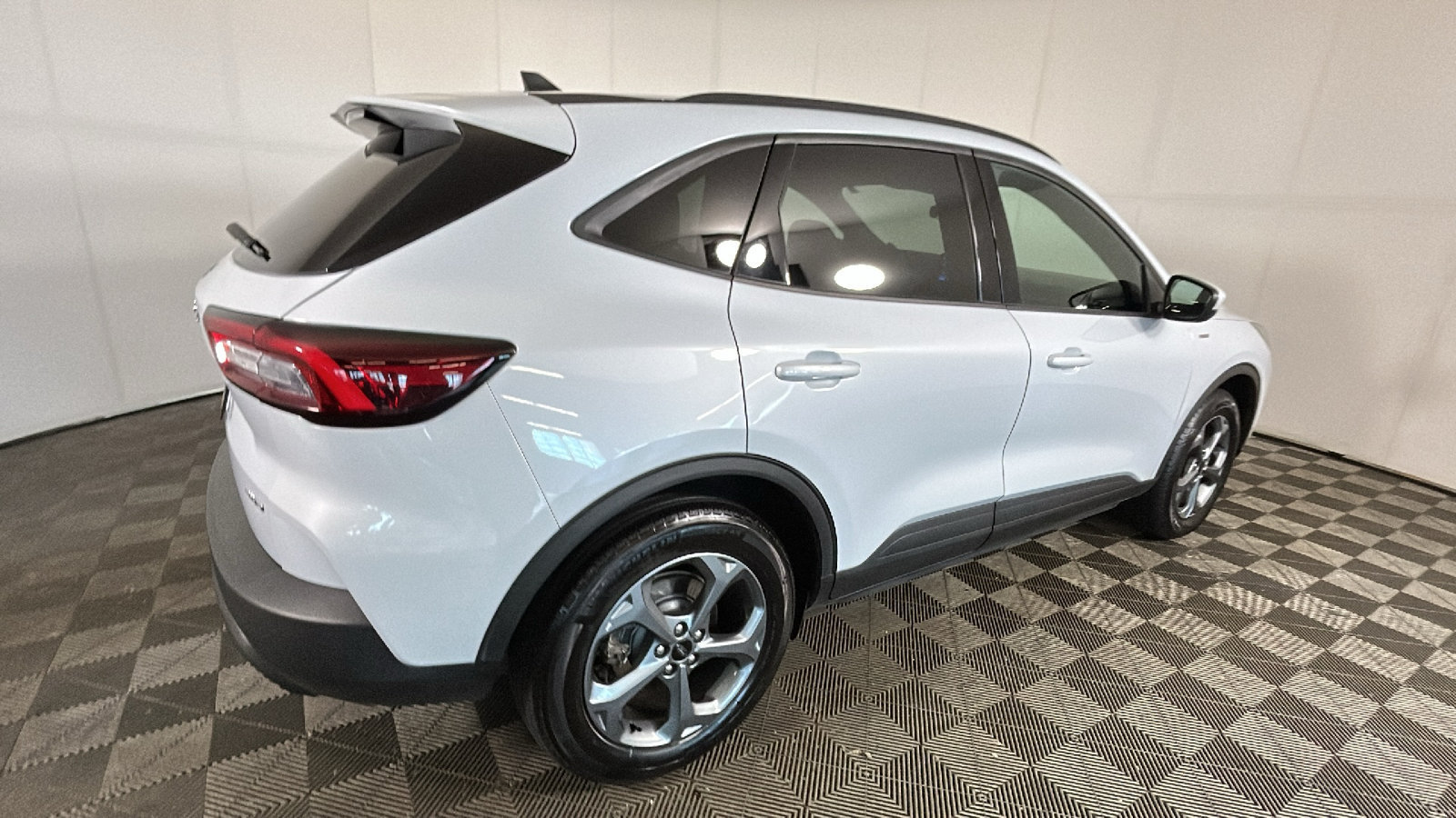 Used 2025 Ford Escape ST-Line Select AWD/4WD image 3