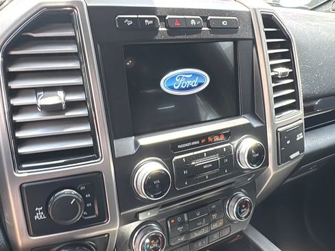 Used 2017 Ford F150 Platinum w/ Equipment Group 701A Luxury AWD/4WD image 16