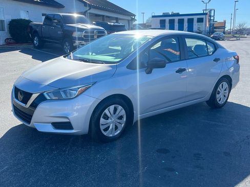 Used 2021 Nissan Versa S FWD image 3