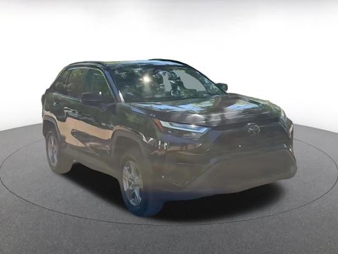 Used 2025 Toyota RAV4 LE AWD/4WD image 3