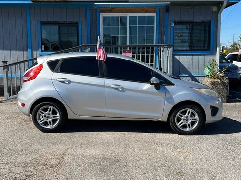 Used 2013 Ford Fiesta SE image 5