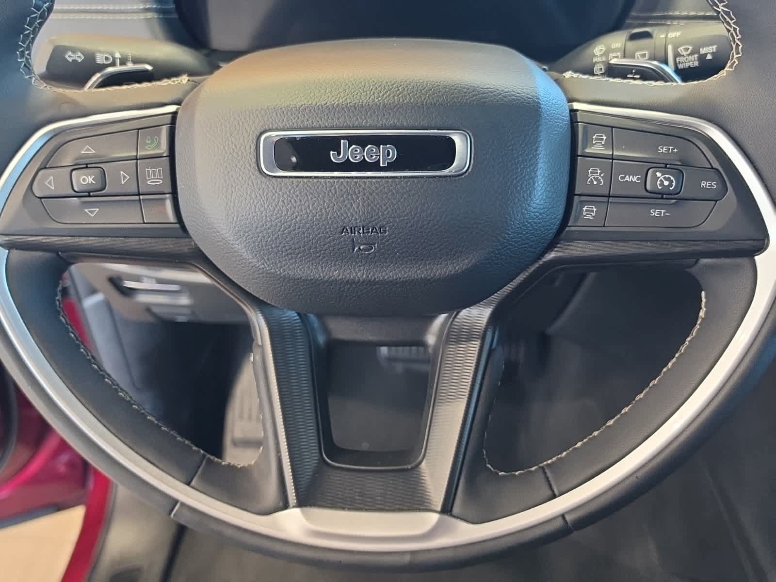 Used 2025 Jeep Grand Cherokee Altitude AWD/4WD image 23