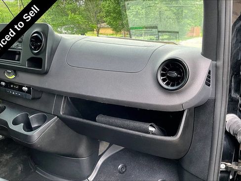 Used 2024 Mercedes-Benz Sprinter 2500 image 16
