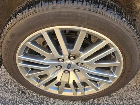 Used 2023 Ford Expedition Limited image 5