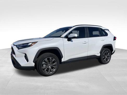 Used 2023 Toyota RAV4 XLE Premium AWD/4WD image 5