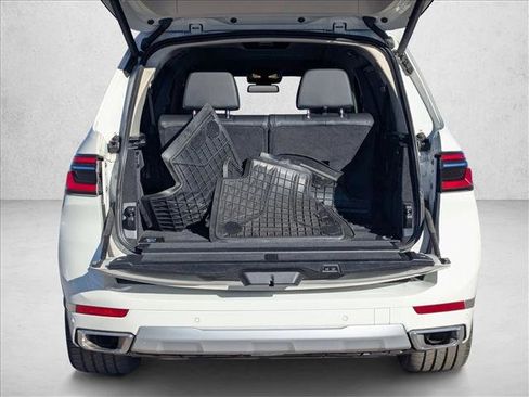Used 2024 BMW X7 xDrive40i w/ Premium Package image 6