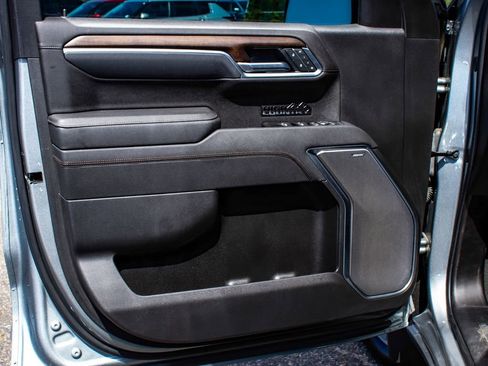 Used 2025 Chevrolet Silverado 1500 High Country AWD/4WD image 8