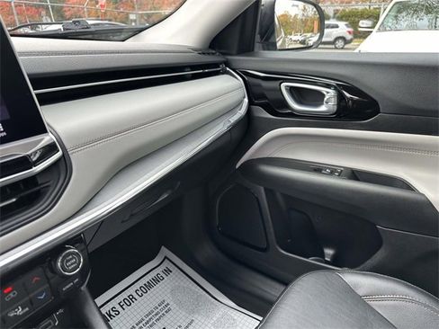 Certified 2022 Jeep Compass Limited image 30