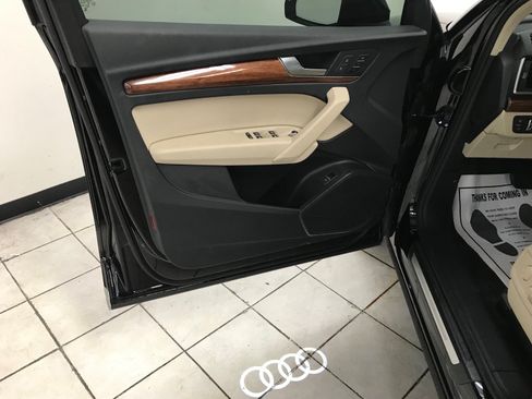 Used 2023 Audi Q5 2.0T Premium w/ Convenience Package AWD/4WD image 8