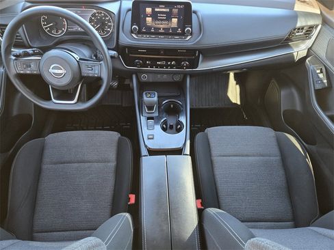 Used 2022 Nissan Rogue SV image 5